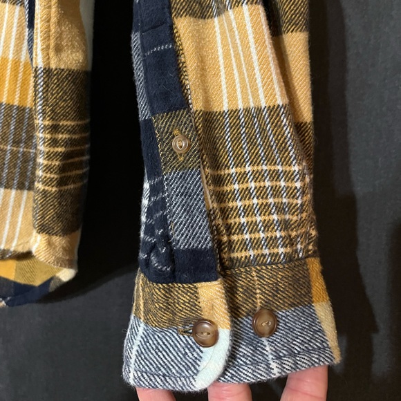 L.L. Bean 100% Cotton Flannel Button-up Shirt - Picture 6 of 7